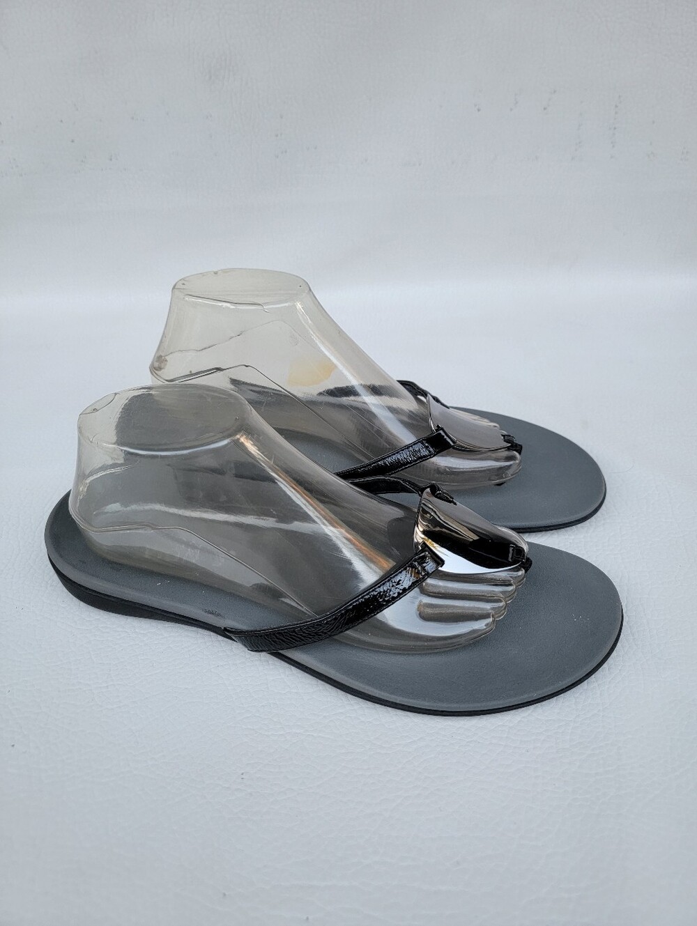 Vionic Black Patent Thong Sandals with Glossy Toe Accent